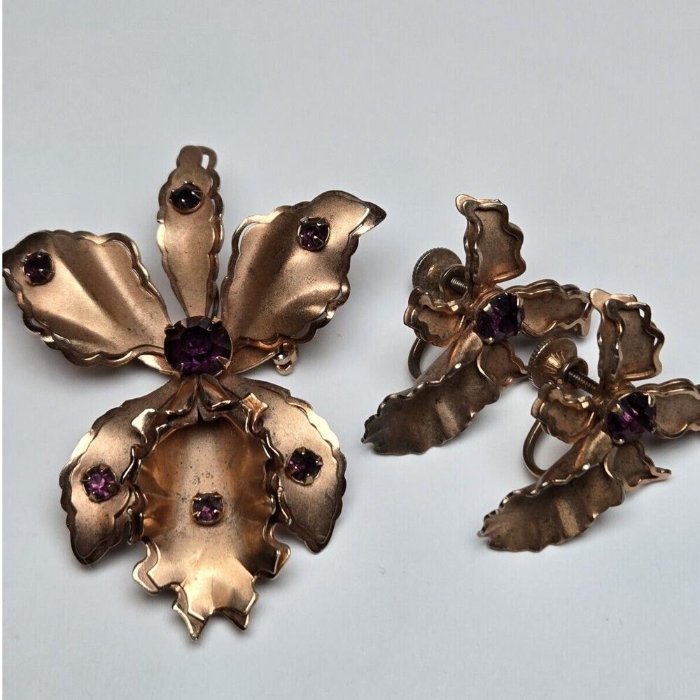 Vintage 40s Bugbee & Niles Rose Gold Tone Orchid Purple Brooch Clip Earring Set